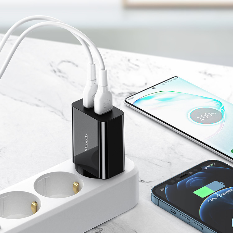 شارژر دیواری دو پورت 18 وات مک دودو مدل CH-8910 توی پریز