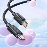 کابل شارژ تایپ سی به تایپ سی مک دودو مدل CA-3670 در میان حبابهای صورتی