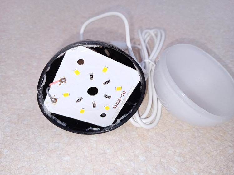 لامپ USB LED آویزدار 5 ولت دی نت مدل DT-432 تصویر داخل لامپ